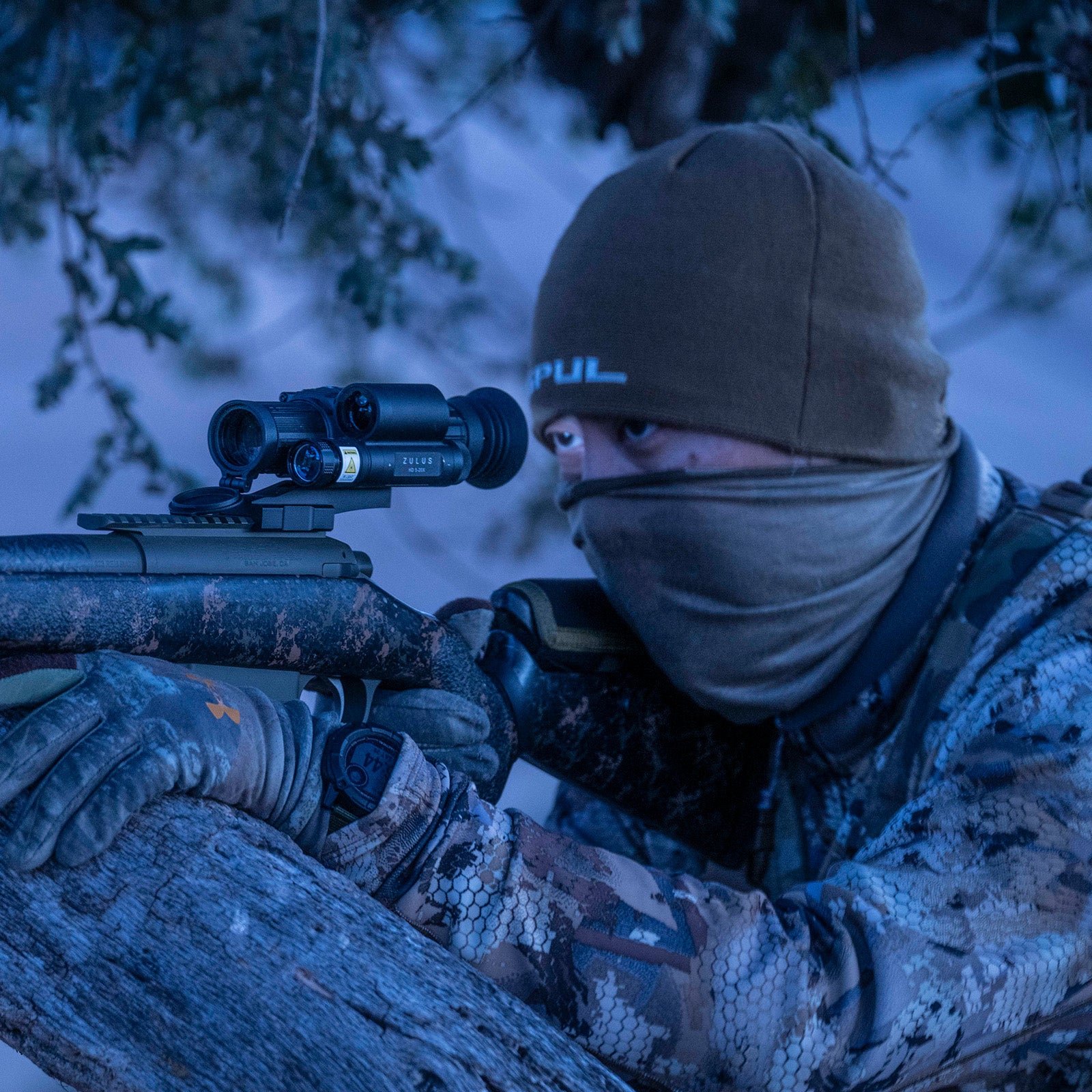 ZHD312R: Digital Day & Night Vision Scope with Laser Rangefinder-3